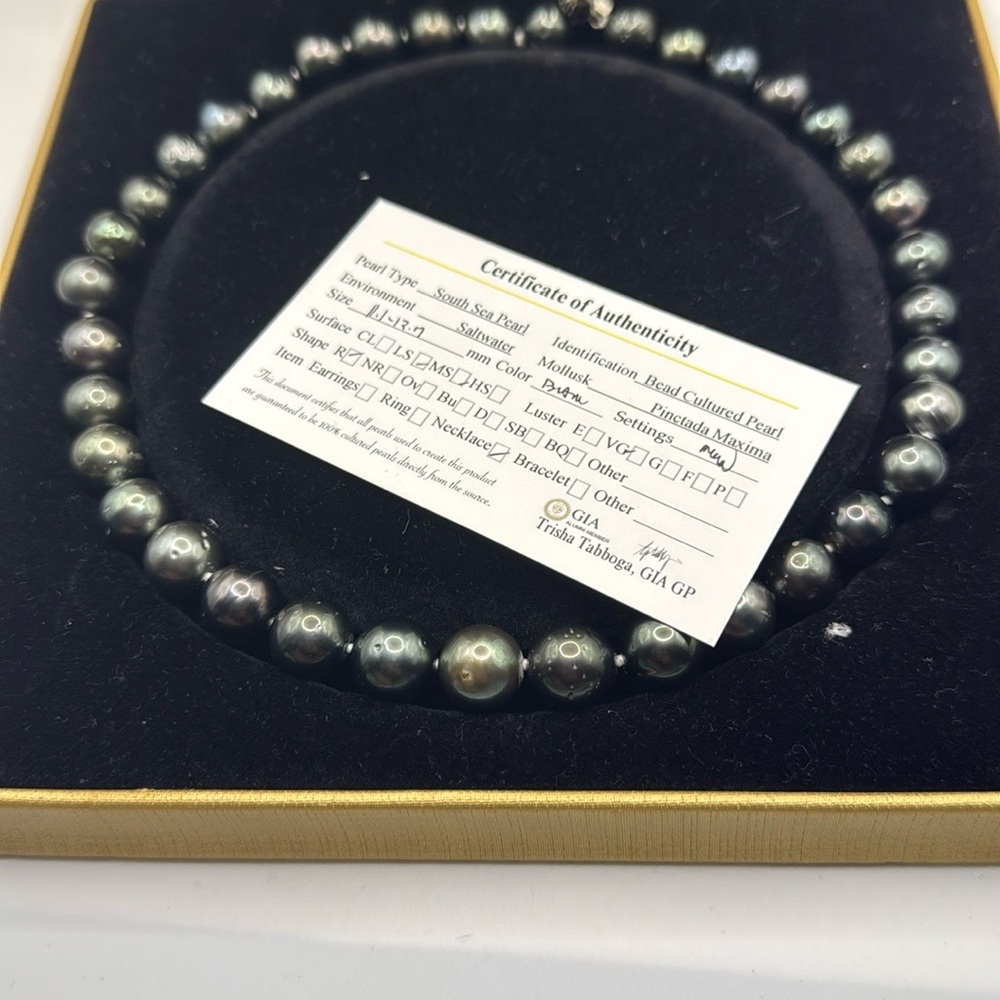 Elegant Black Pearl Necklace